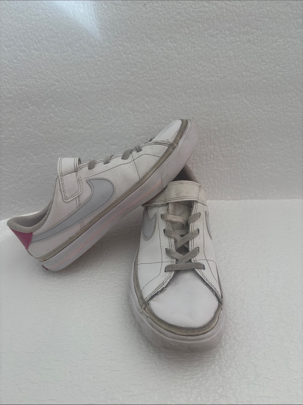 Nike Kids White Sneakers with Pink Heel Accent and Gray Swoosh